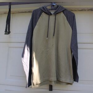 Levi’s Large Hooded Long Sleeve